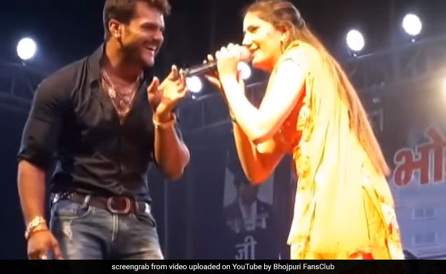 हरियाणा की 'बांकी छोरी' सपना चौधरी ने भोजपुरी स्टार खेसारी लाल यादव की स्टेज पर यूं खींची टांग, वीडियो हुआ वायरल