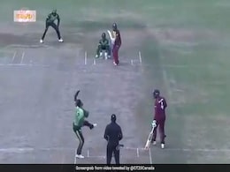 VIDEO: क्रिस गेल ने पकड़ा रहस्यमयी कैच, बल्लेबाजी के साथ-साथ देखता रह गया गेंदबाज VIDEO: क्रिस गेल ने पकड़ा रहस्यमयी कैच, बल्लेबाजी के साथ-साथ देखता रह गया गेंदबाज