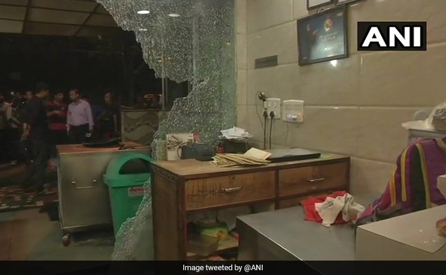 On CCTV, Delivery Boys Smash Glass Panes, Vandalise South Delhi Eatery