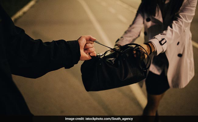 Girl Foils Snatching Bid In Delhi's Paharganj, Hands Accused To Police