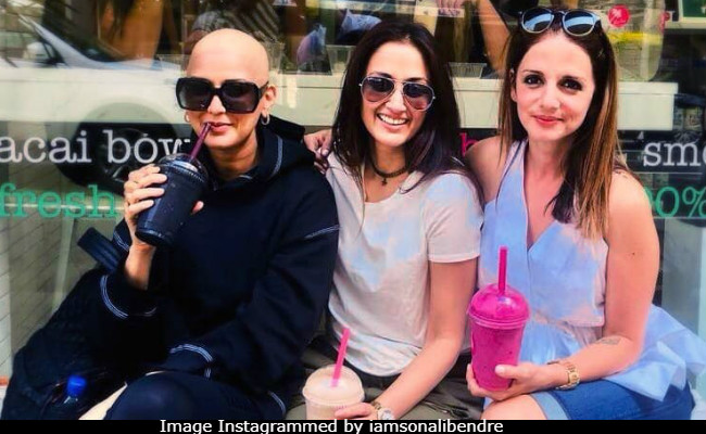 Happy Friendship Day 2018: Sonali Bendre, Battling Cancer, Posts 'Bald Is Beautiful' Pic With Sussanne Khan, Gayatri Joshi