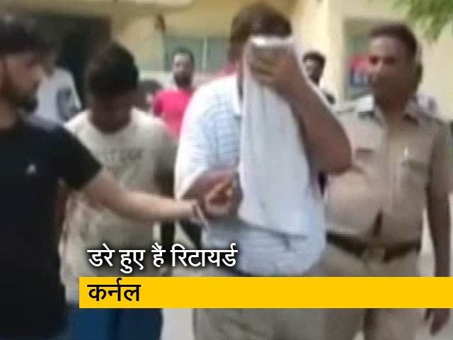 सिटी सेंटर : शत्रुघ्‍न को काले झंडे, अवैध निर्माण पर ADM सस्पेंड