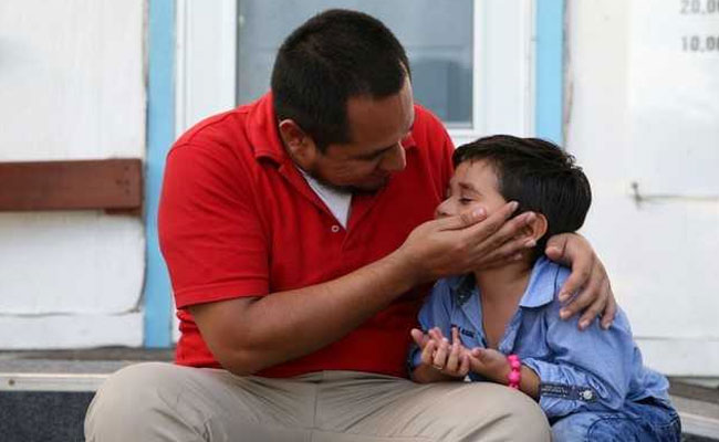 US Immigration Crisis: Father, 4-Year-Old Son Reunited After 6 Weeks