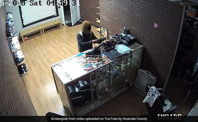 Two Right Feet? US Burglar Breaks Into Store, Steals Only Right-Foot Shoes