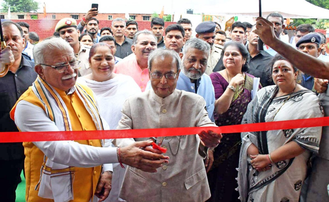Pranab Mukherjee Inaugurates Smartgram <i>Yojna</i> Projects In Haryana