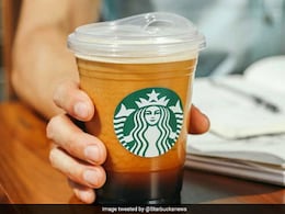 Starbucks Employee Wins Praise After He Looks Out For Teenage Girl's Safety Starbucks Employee Wins Praise After He Looks Out For Teenage Girl's Safety