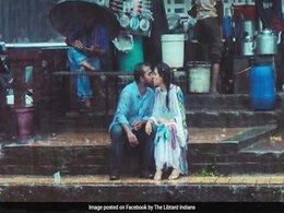 बारिश में रोमांस कर रहे प्रेमी जोड़े की तस्वीर खींचने पर फोटो जर्नलिस्ट से मारपीट, नौकरी से निकाला बारिश में रोमांस कर रहे प्रेमी जोड़े की तस्वीर खींचने पर फोटो जर्नलिस्ट से मारपीट, नौकरी से निकाला