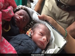 Woman Gives Birth To Twins Inside Train Near Mumbai, Passengers Celebrate Woman Gives Birth To Twins Inside Train Near Mumbai, Passengers Celebrate