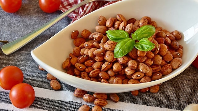 Health benefits of legumes: Legumes like chickpeas and pulses can have beneficial effects on heart health