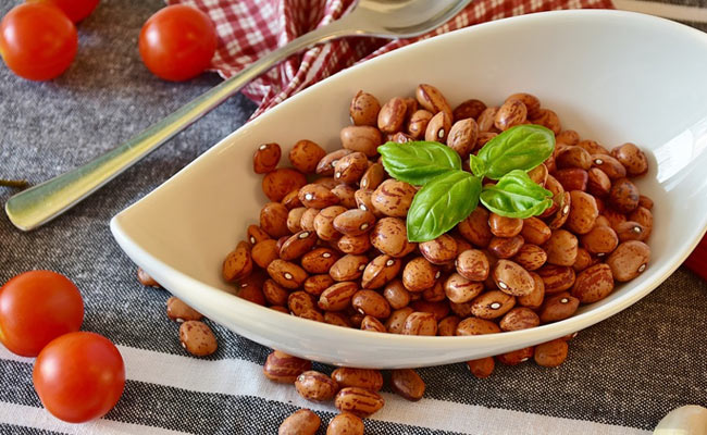 Health benefits of legumes: Legumes like chickpeas and pulses can have beneficial effects on heart health