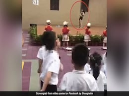 Chinese School Apologises For Welcoming Kids (And Shocked Parents) With Pole Dance Chinese School Apologises For Welcoming Kids (And Shocked Parents) With Pole Dance