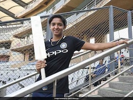 Women's T20 World Cup: हरमनप्रीत कौर की मां पहली बार स्टेडियम में देखेंगी मैच, परिवार के लिए होगा भावुक पल.. Women's T20 World Cup: हरमनप्रीत कौर की मां पहली बार स्टेडियम में देखेंगी मैच, परिवार के लिए होगा भावुक पल..