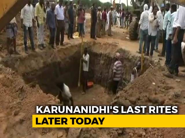 Preparations On At Marina Beach For Karunanidhi's Funeral