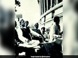 Atal Bihari Vajpayee Death: जब अटल बिहारी वाजपेयी बैलगाड़ी से पहुंचे संसद, देखें पूर्व प्रधानमंत्री की 10 Unseen Photos Atal Bihari Vajpayee Death: जब अटल बिहारी वाजपेयी बैलगाड़ी से पहुंचे संसद, देखें पूर्व प्रधानमंत्री की 10 Unseen Photos