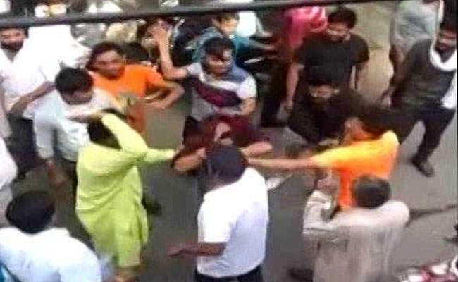 Muslim Man Wanted To Marry Hindu Woman, Beaten By Mob At Ghaziabad Court