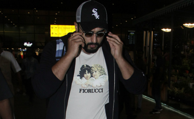 Arjun Kapoor's Top Trick To Deal With Airport Paparazzi Is Pretty Cool