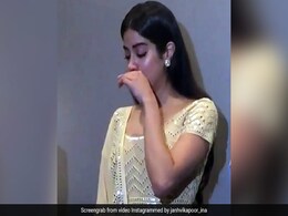 Video: श्रीदेवी की याद में इमोशनल हुई जाह्नवी कपूर, 'मिस्टर इंडिया' की स्क्रीनिंग पर रो पड़ी... Video: श्रीदेवी की याद में इमोशनल हुई जाह्नवी कपूर, 'मिस्टर इंडिया' की स्क्रीनिंग पर रो पड़ी...