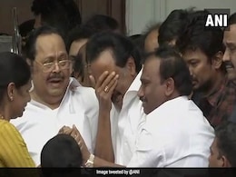 मरीना बीच पर ही होगा करुणानिधि का अंतिम संस्कार, जानें HC में किसने दी क्या दलील मरीना बीच पर ही होगा करुणानिधि का अंतिम संस्कार, जानें HC में किसने दी क्या दलील