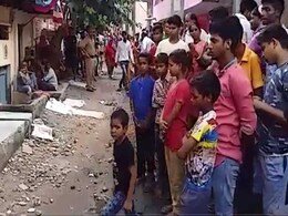 दिल्ली : पत्नी और दो बेटियों पर रॉड से किया हमला, एक बेटी की मौत दिल्ली : पत्नी और दो बेटियों पर रॉड से किया हमला, एक बेटी की मौत