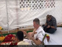 फिरंगी ने संस्कृत में धड़ाधड़ बोले श्लोक, समझाई शनि की दशा, वीडियो हुआ वायरल फिरंगी ने संस्कृत में धड़ाधड़ बोले श्लोक, समझाई शनि की दशा, वीडियो हुआ वायरल