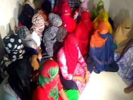 दिल्ली महिला आयोग ने झारखंड की 3 नाबालिग लड़कियों को मानव तस्करों के चंगुल से छुड़वाया दिल्ली महिला आयोग ने झारखंड की 3 नाबालिग लड़कियों को मानव तस्करों के चंगुल से छुड़वाया