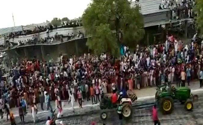 राजस्थान : श्रीगंगानगर में ट्रैक्टर प्रतियोगिता के दौरान टीन शेड गिरा, 17 लोग घायल