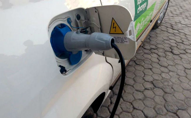 In UP's New Electric Vehicle Policy, Incentives To Buyers, Manufacturers