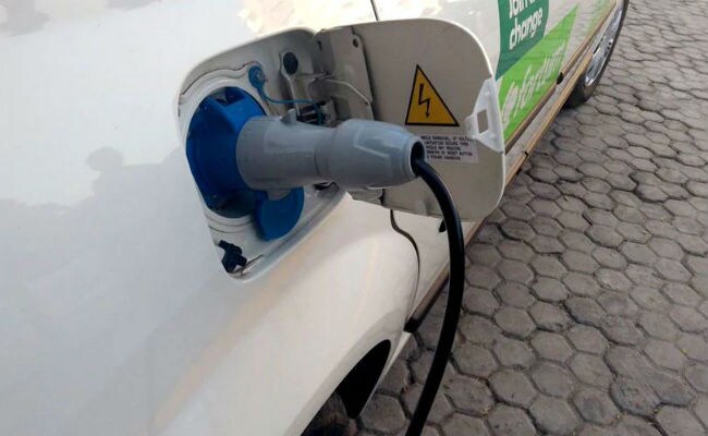 Government Mulls Installing EV Chargers At Nearly 69,000 Fuel Pumps: Report Government Mulls Installing EV Chargers At Nearly 69,000 Fuel Pumps: Report