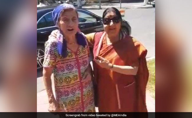 Uzbek Woman Sings <i>Ichak Daana</i>, Leaves Sushma Swaraj Impressed