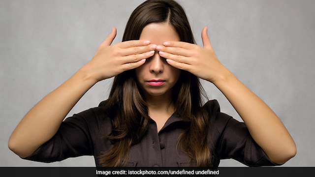 Prolonged consumption of tobacco might lead to blindness
