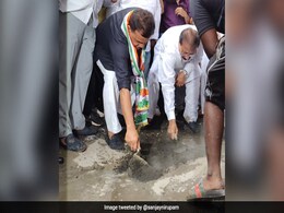 Potholes In Mumbai Get Congress's Attention Along With Some Repairing Potholes In Mumbai Get Congress's Attention Along With Some Repairing