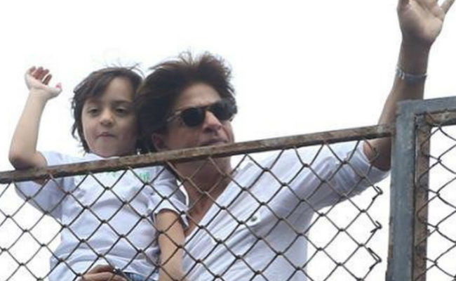 "Eid Mubarak," Shah Rukh Khan Wishes Fans Along With A Pic Of AbRam