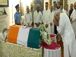 अटल जी का जाना मेरे लिए पिता तुल्य संरक्षक का साया सिर से उठने जैसा : PM मोदी अटल जी का जाना मेरे लिए पिता तुल्य संरक्षक का साया सिर से उठने जैसा : PM मोदी