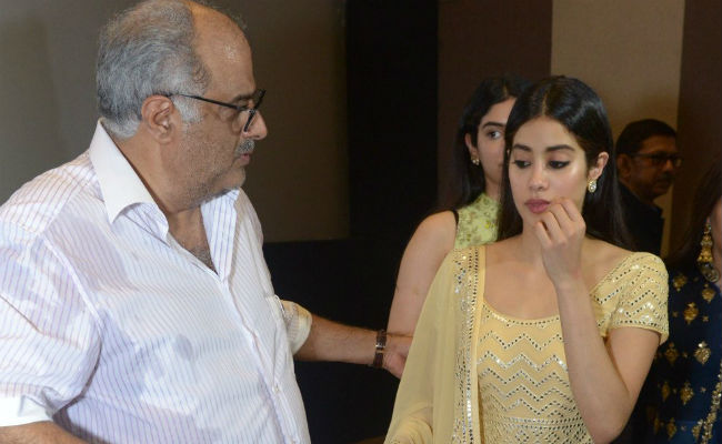 On Sridevi's Birth Anniversary, Janhvi, Khushi And Boney Kapoor Attend <i>Mr India</i> Special Screening