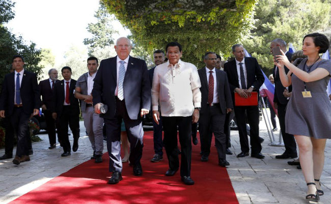 Israeli President Lectures Philippine's Rodrigo Duterte On "Devil" Hitler