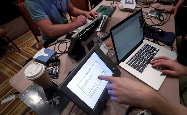 Hackers At United States Convention To Hunt For Election System Bugs