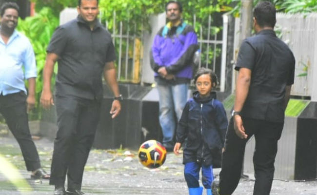 Aamir Khan's Son Azad Plays Football With Security Personnel In Mumbai Monsoon. See Pics
