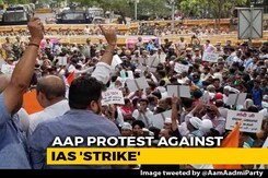 AAP March To Prime Minister's House Stopped Midway By Cops AAP March To Prime Minister's House Stopped Midway By Cops