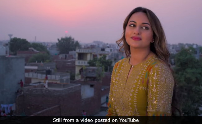 Sonakshi Sinha Reveals What Dad Shatrughan Sinha Did After Watching The Trailer Of <i>Happy Phirr Bhag Jayegi</i>