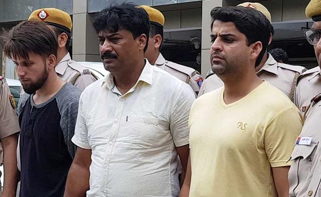 दिल्ली पुलिस के हत्थे चढ़े अवैध हथियार का रैकेट चलाने वाले आरोपी