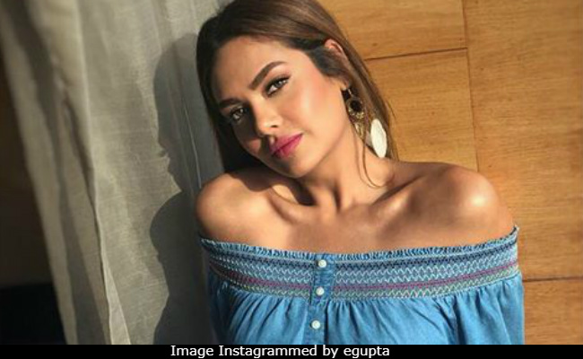 Wedding Bells For Esha Gupta And Hardik Pandya? Actress Clears The Air