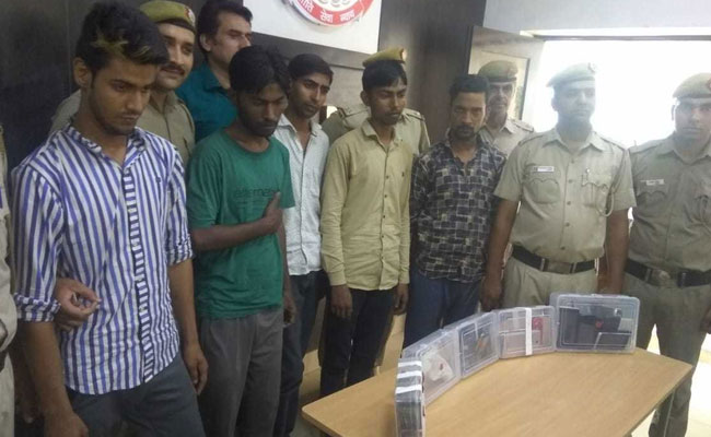 फुटपाथ पर रहने वाले बच्चों से चोरी कराने वाला गिरोह गिरफ्तार, 40 मोबाइल और 4 लाख से ज्यादा कैश बरामद