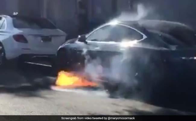 VIDEO: एक्ट्रेस के पति की कार में लगी आग, जानिए क्या हुआ फिर