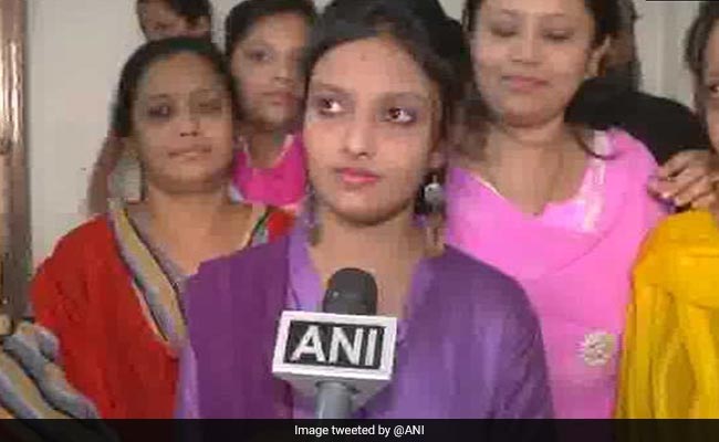 ऑटो ड्राइवर की बेटी आफरीन ने 10वीं के बोर्ड में किया टॉप, लेकर आई 98.3 फीसदी नंबर