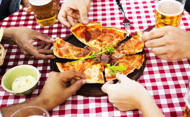 Got The 'Drunchies'? This Is Why You Crave Pizza While Drinking