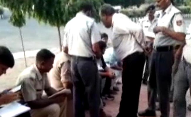 यूपी: आगरा-लखनऊ एक्सप्रेसवे पर तेज रफ्तार रोडवेज बस ने 9 छात्रों को कुचला, 7 की मौत