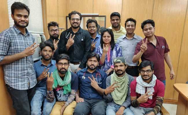 AIIMS भोपाल में निदेशक की नियुक्ति के लिए दो छात्रों ने की 620 किलोमीटर पदयात्रा