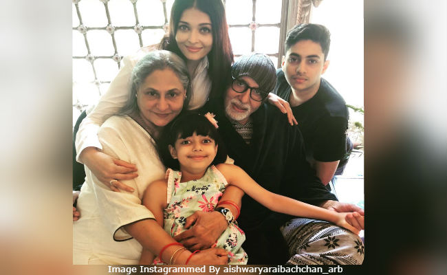 Aishwarya Rai Bachchan's Pic For Amitabh And Jaya Bachchan's Anniversary Is The Best Thing On Internet Today