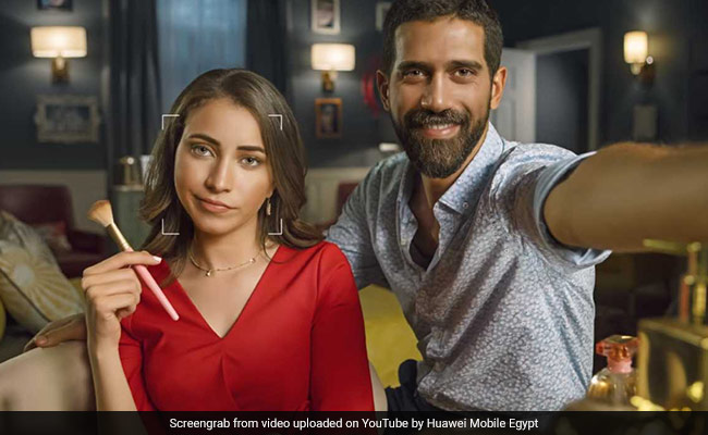 Huawei Trolled For Using DSLR Photos To Fake Smartphone Selfies