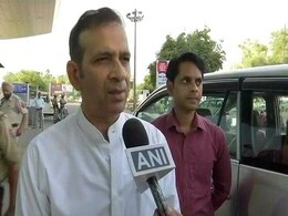 पाकिस्तान ने भारतीय उच्चायुक्त को तीर्थयात्रियों से मिलने से रोका, अब पलटा पाकिस्तान ने भारतीय उच्चायुक्त को तीर्थयात्रियों से मिलने से रोका, अब पलटा